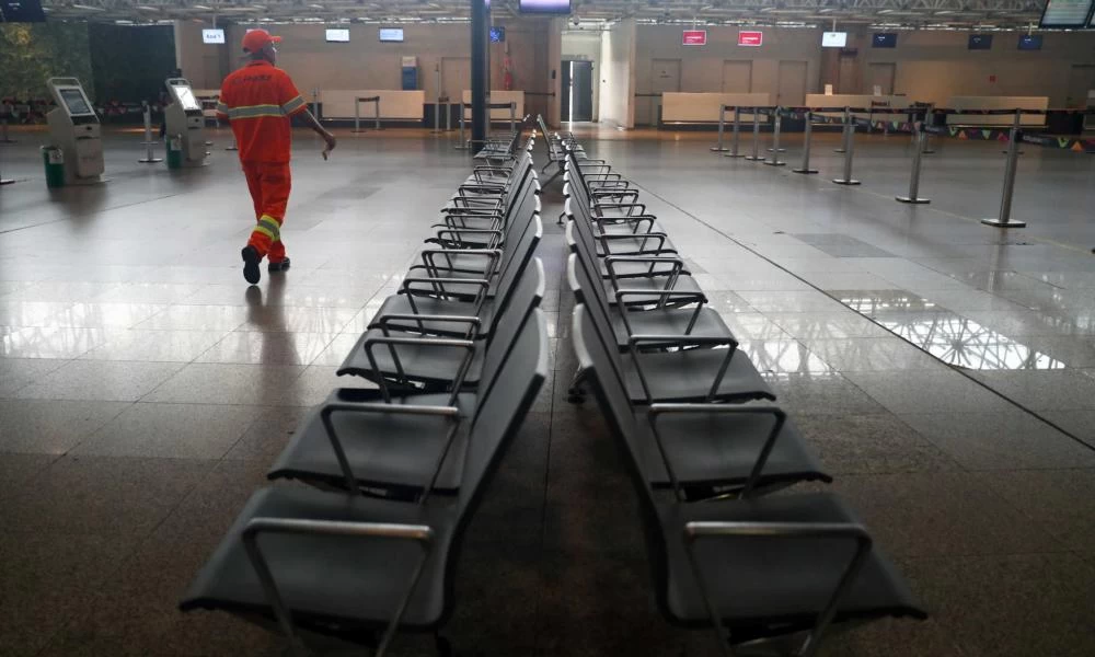 Βραζιλία: Θα μας πεθάνουν όλους - Δεν θα ζητούν πλέον πιστοποιητικό εμβολιασμού από τους ταξιδιώτες